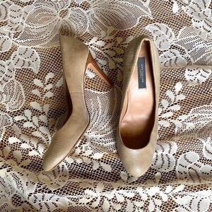 Ann Taylor tan vintage pump heels wooden heel